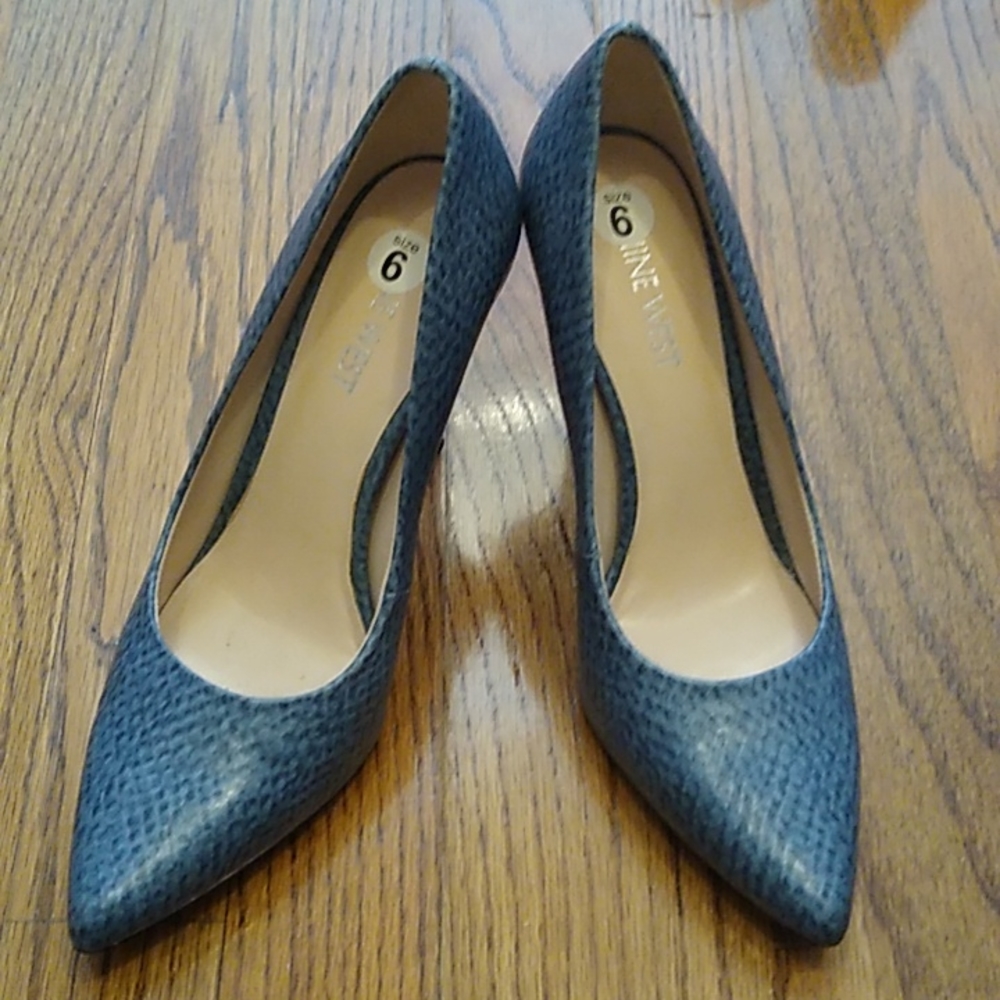Hot snake skin pointy nine west high heels